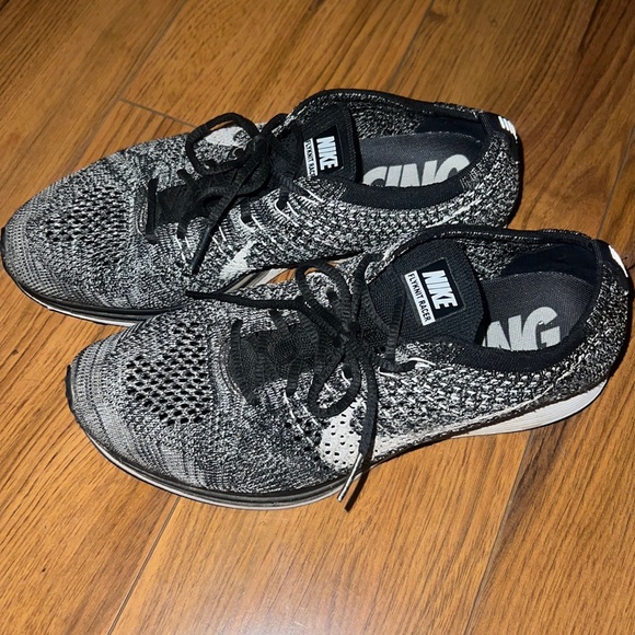 Nike Flyknit Racers - Picture 2 of 4